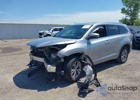 2015 Toyota Highlander Xle z USA, uszkodzony, nr VIN 5TDKKRFH8FS045181